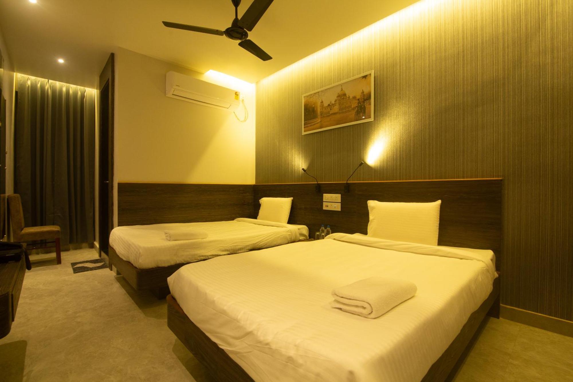 Hotel Palace View Murshidabad Екстериор снимка