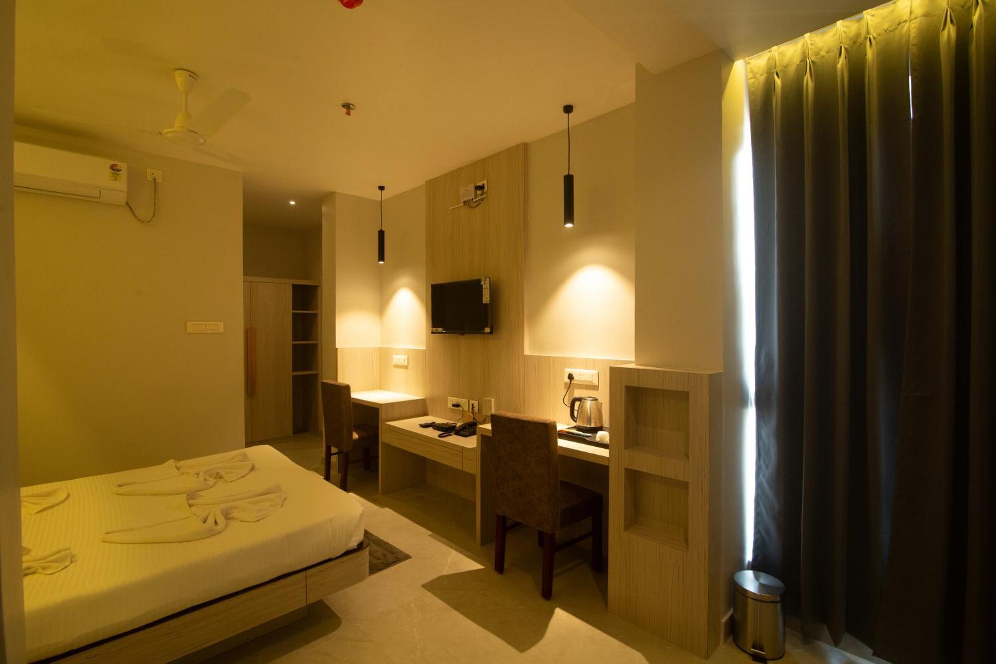 Hotel Palace View Murshidabad Екстериор снимка