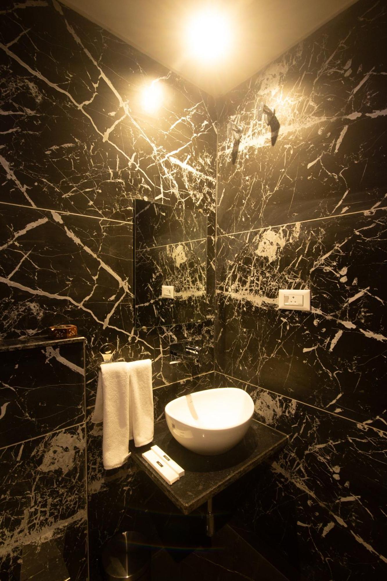 Hotel Palace View Murshidabad Екстериор снимка